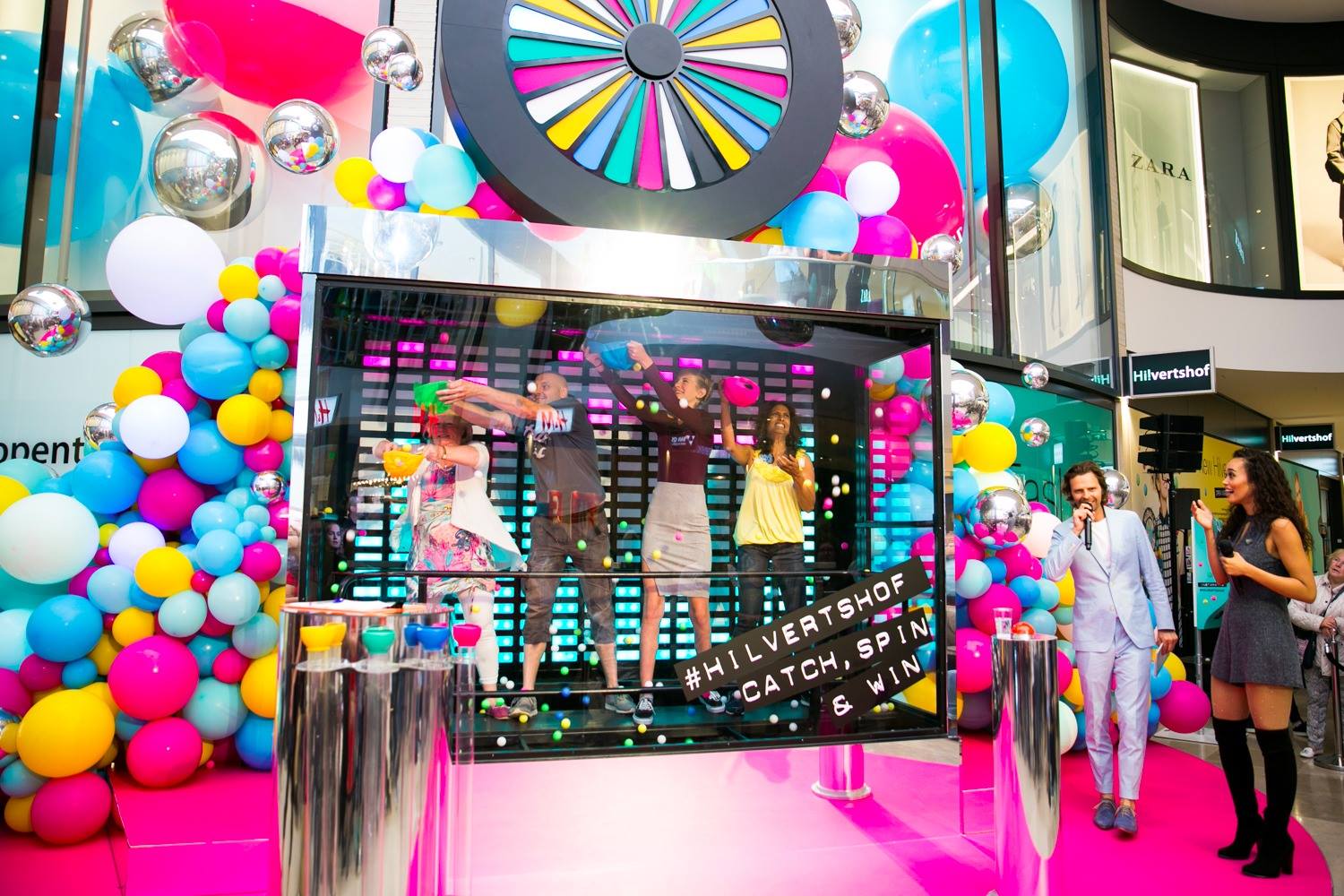 Balloon installation with chrome spheres at shopping mall in Hilversum — Stages of Air — Out of Thin Air