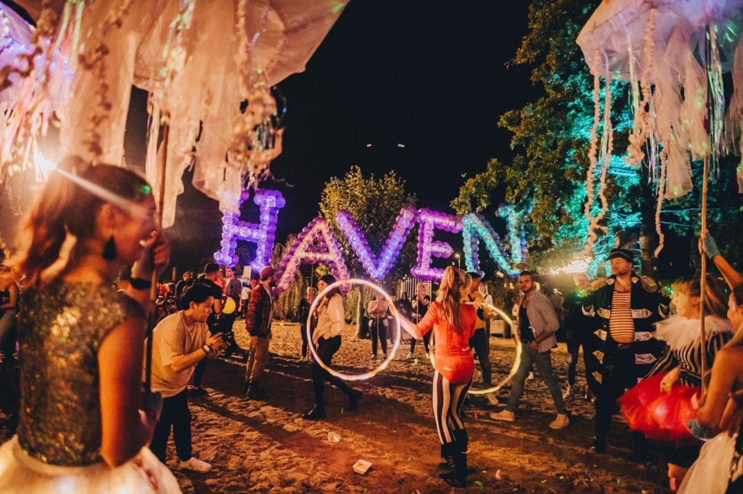 HAVEN balloon art installation at Thuishaven — Spellbound — Float of Thin Air