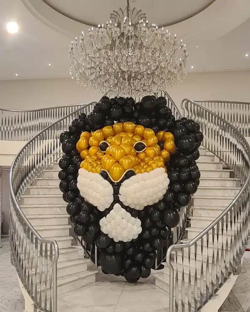 The King is wearing his bling at De Koning Party & Events